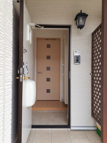 ガーデンヒルズの玄関