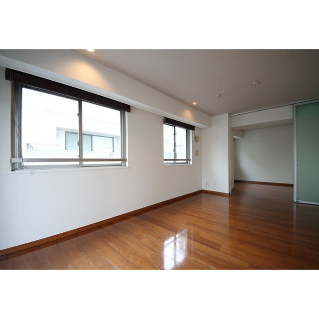 パークハウス代々木公園アーバンスの内装|明るい室内です