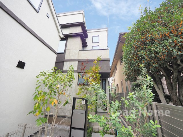 【外観】 | 世田谷区瀬田5丁目 | 世田谷区瀬田5丁目に建つ2階建の戸建です※ロフト・駐車スペース有