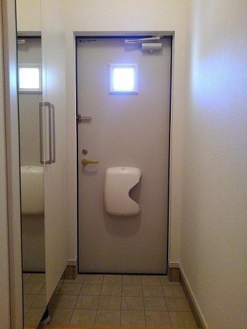 ガーデンヒルズＢの玄関