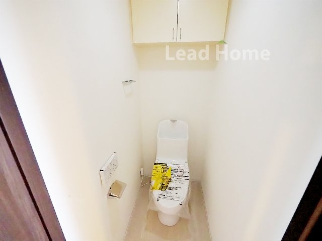 【トイレ】 | ライオンズスクエア用賀 | 白を基調とした清潔感のあるトイレです。