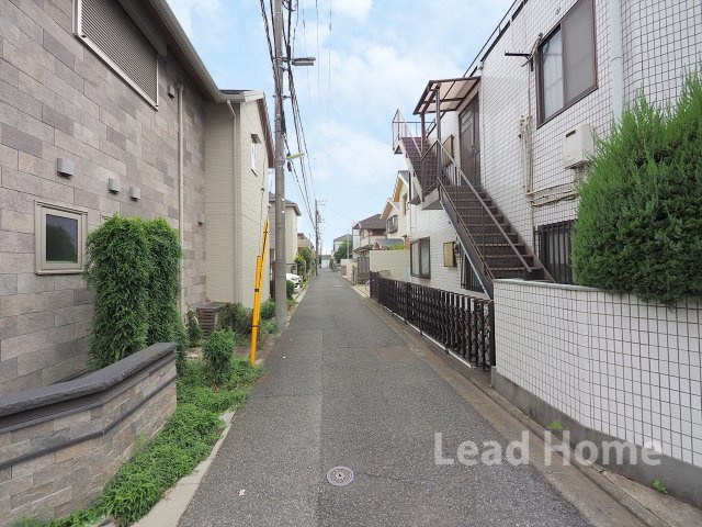 【前面道路含む現地写真】 | 世田谷区代田5丁目 | 陽当たりの良い北西角地。間口も広く開放感があります！