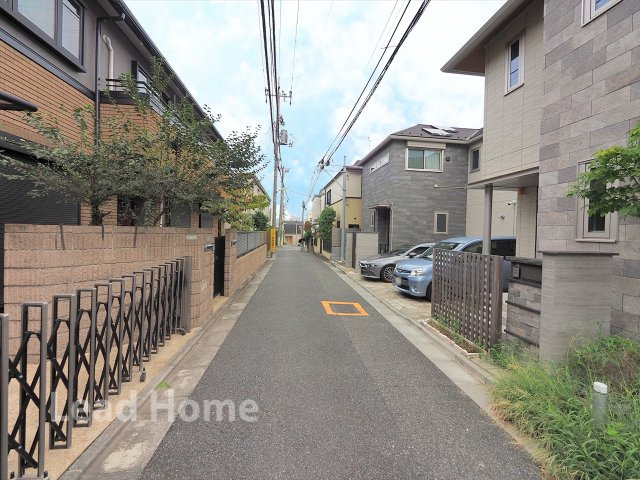 【前面道路含む現地写真】 | 世田谷区代田5丁目 | 陽当たりの良い北西角地。間口も広く開放感があります！