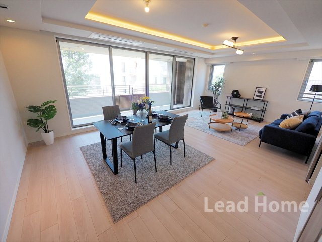 【居間・リビング】 | クラッシィハウス等々力 | バルコニーに面した明るいLDK（約24.5帖）最上階三方角部屋で陽当たり良好！