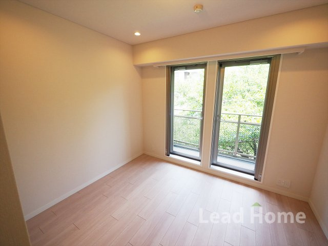 【洋室】 | クラッシィハウス等々力 | バルコニーに面した洋室（約5.6帖）ウォークインクローゼット付き。