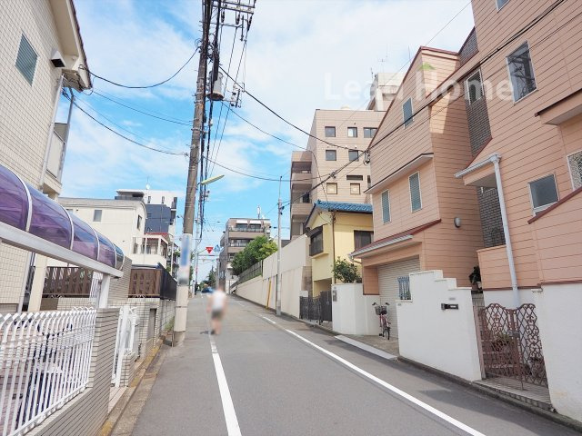 【前面道路含む現地写真】 | 世田谷区中町3丁目 | 大井町線「等々力」駅から徒歩約10分の閑静な住宅街。