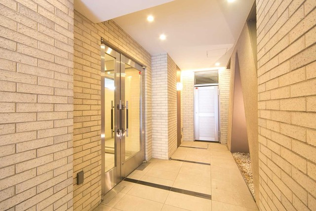 クリアウォータ芝のエントランス