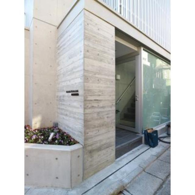 マノワール西麻布のエントランス