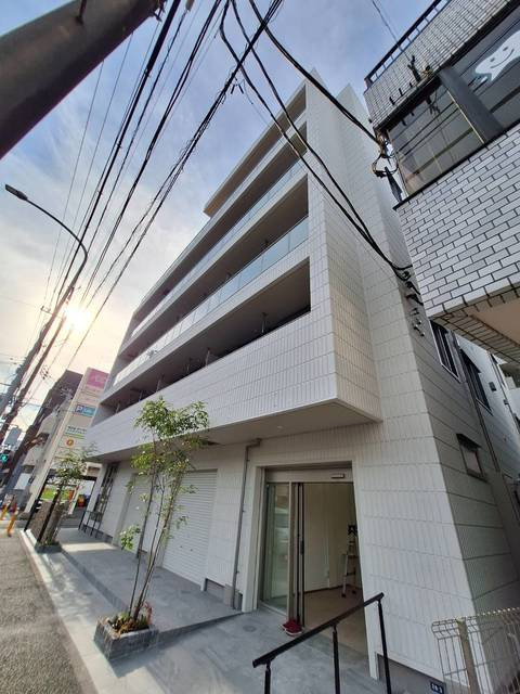 横浜ウインファーストのエントランス