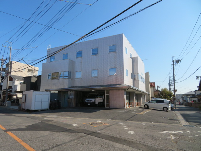 春日部市八丁目の倉庫の外観