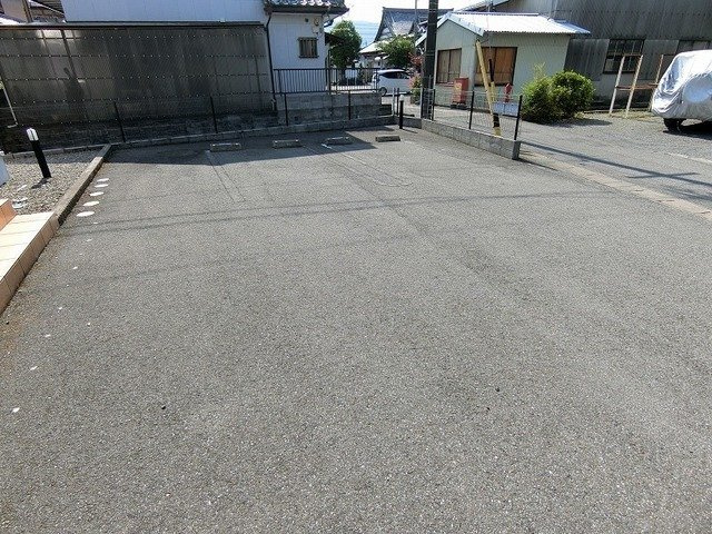 ウェルフェアーの駐車場