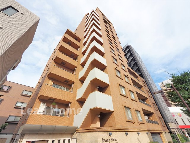 【外観】 | ビバリーホームズ松濤 | 渋谷区松濤2丁目に建つ「ビバリーホームズ松濤」。地上13階建・総戸数30戸のマンションです。