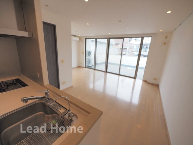 【居間・リビング】 | フォルム代々木公園リベディア | リフォーム前の室内の写真になります。