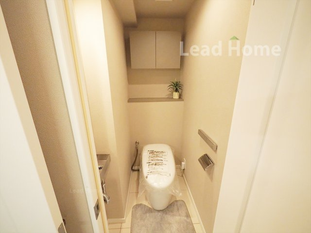 【トイレ】 | ライオンズマンション南平台 | 白を基調とした清潔感のあるトイレです。