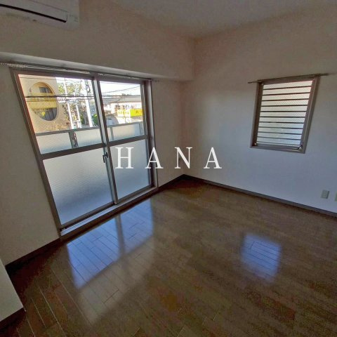 アドラブールの洋室