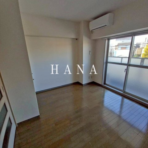 アドラブールの洋室