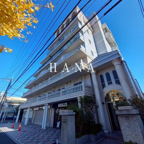 アドラブールの外観