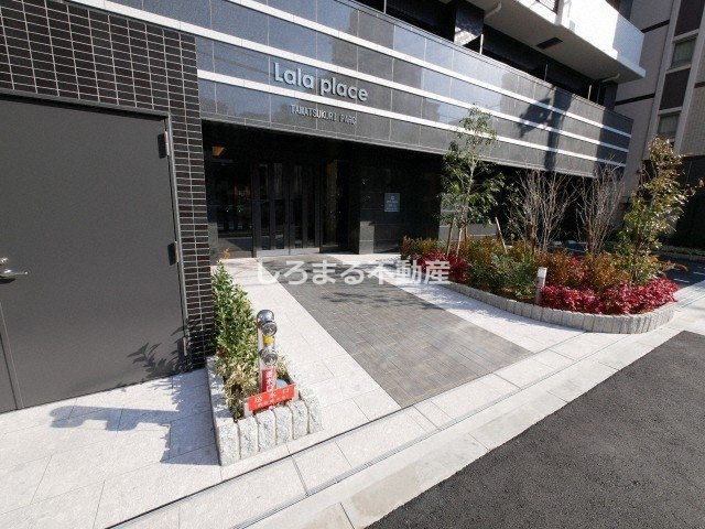ララプレイス玉造パルクのエントランス