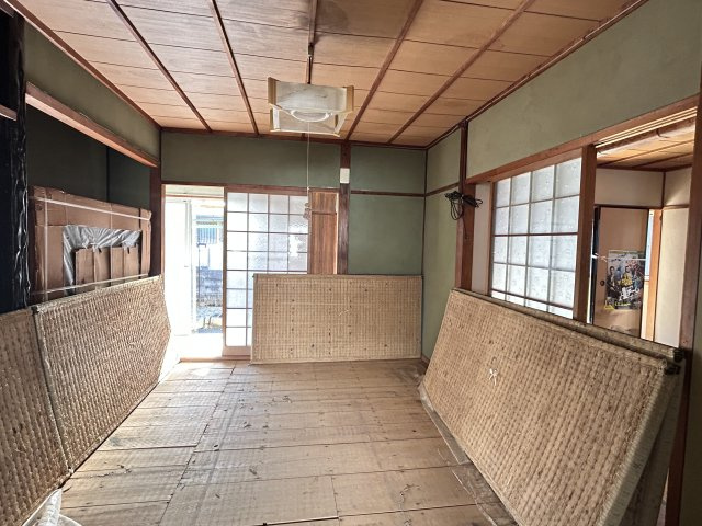 阿南市津乃峰町長浜中古戸建の洋室