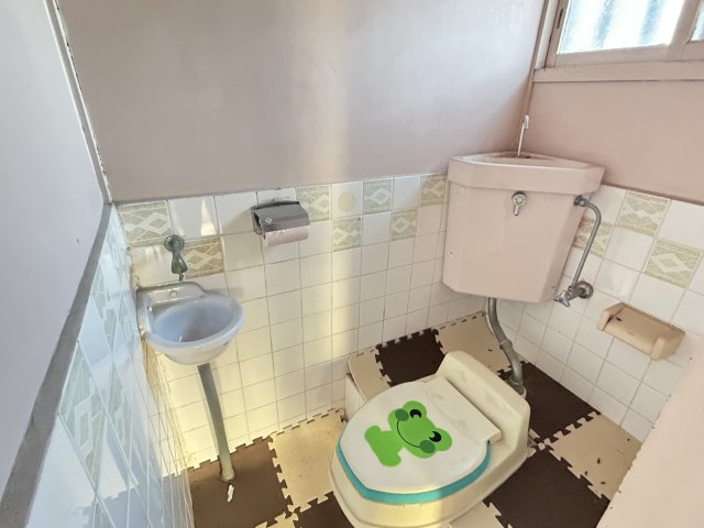 阿南市津乃峰町長浜中古戸建のトイレ