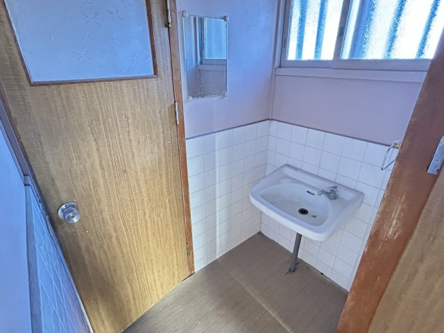 阿南市津乃峰町長浜中古戸建の洗面所