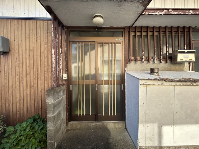 阿南市津乃峰町長浜中古戸建の玄関