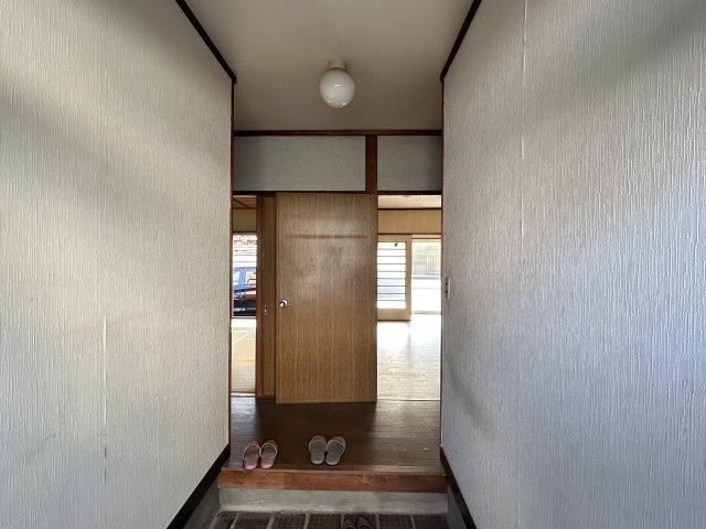 阿南市津乃峰町長浜中古戸建の玄関