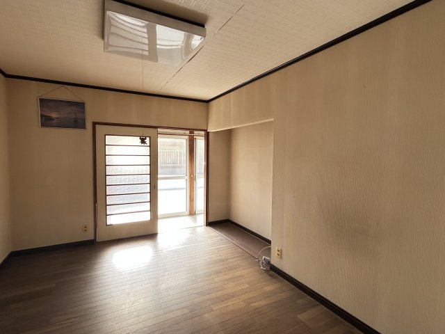 阿南市津乃峰町長浜中古戸建の洋室