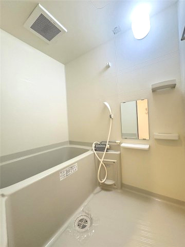 クロノス40新町Ⅲの浴室