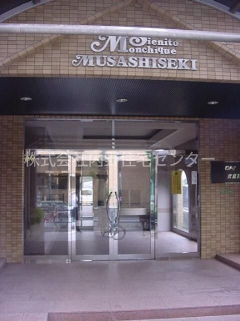 シェニートモンチーク武蔵関のエントランス