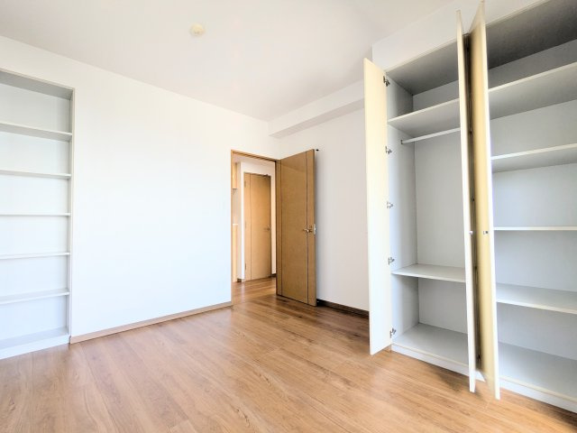 ハイシティ清澄白河ステーションプラザの寝室|～収納が2か所ある主寝室写真～