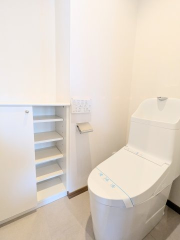 ハイシティ清澄白河ステーションプラザのトイレ|～収納付きのトイレ写真～
