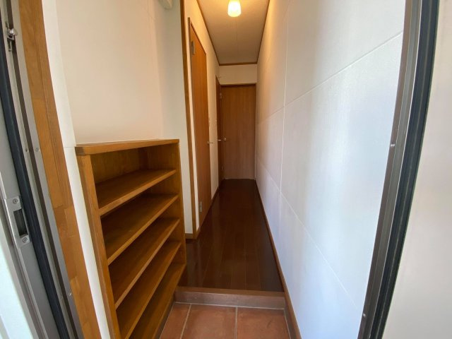 サンマリノ津福A棟の玄関|シューズボックス付きの玄関です☆