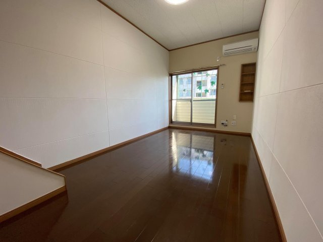 サンマリノ津福A棟の寝室|風通しも良い寝室です☆