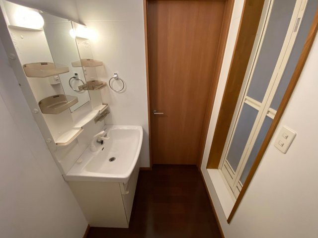 サンマリノ津福A棟の洗面所|広い洗面スペースです★