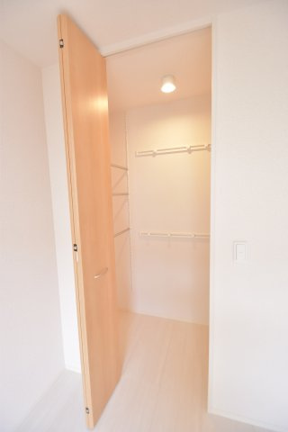 大阪市城東区関目６丁目の賃貸マンションの収納