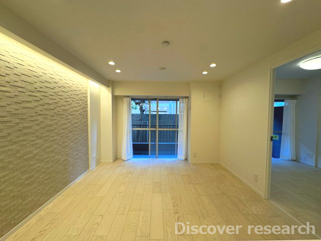 十条台パークハウスの居間・リビング|【LDK（約12.1帖）】
南東向きにつき陽当たり良好なリビングです。
