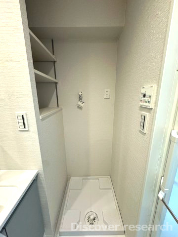 十条台パークハウスのランドリースペース|【ランドリースペース】
側部に棚があり洗剤など置いておくことができるためすっきりと綺麗に保つことができそうです。