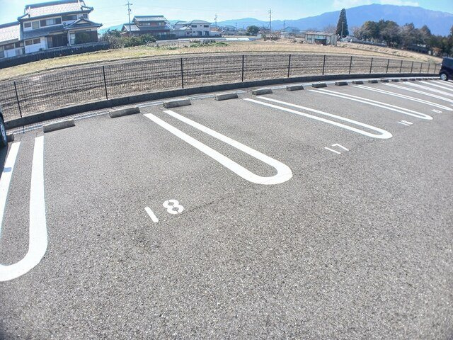 カルムメゾンＡの駐車場