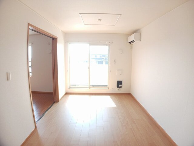 カルムメゾンＡの居間・リビング