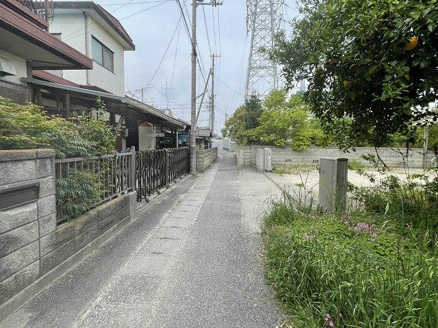 今治市片山4丁目土地の前面道路含む現地写真|北西側前面道路