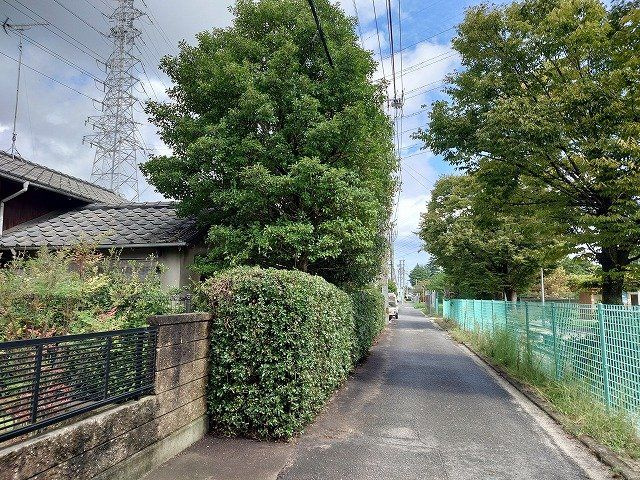 今治市片山4丁目土地の前面道路含む現地写真|南西側から撮影