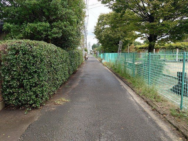 今治市片山4丁目土地の前面道路含む現地写真|目の前に公園あり