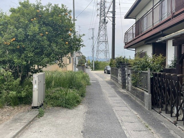 今治市片山4丁目土地の前面道路含む現地写真|北東側から撮影