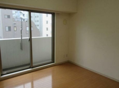 【居間・リビング】 | レジーナ浅草橋 | 個人の部屋や寝室として使える洋室です