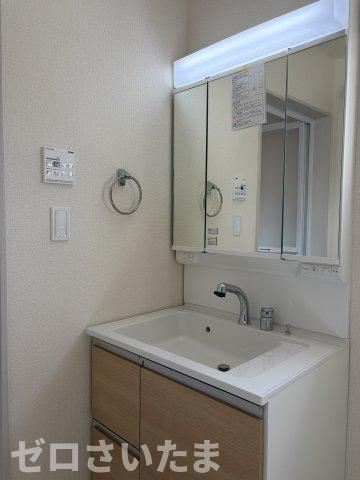 《仲介手数料無料》久喜市栗原４丁目4-2新築一戸建てリーブルガーデンの独立洗面台