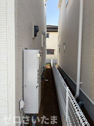《仲介手数料無料》久喜市栗原４丁目4-2新築一戸建てリーブルガーデンの外観|建物西側との境界