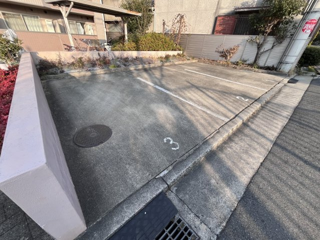 ヴィラハピネスの駐車場