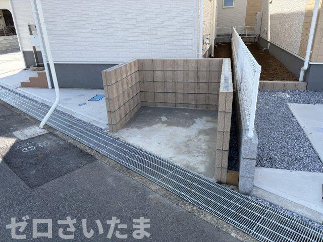 《仲介手数料無料》久喜市栗原４丁目4-2新築一戸建てリーブルガーデンのその他|ゴミ置場は1号棟と2号棟の間にあります。