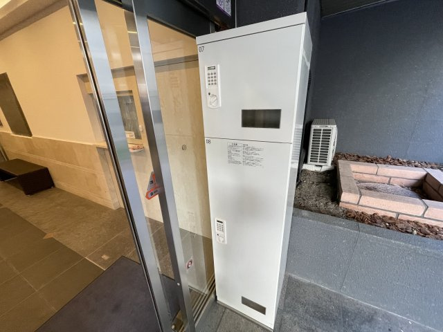 難波スカイハイツの玄関